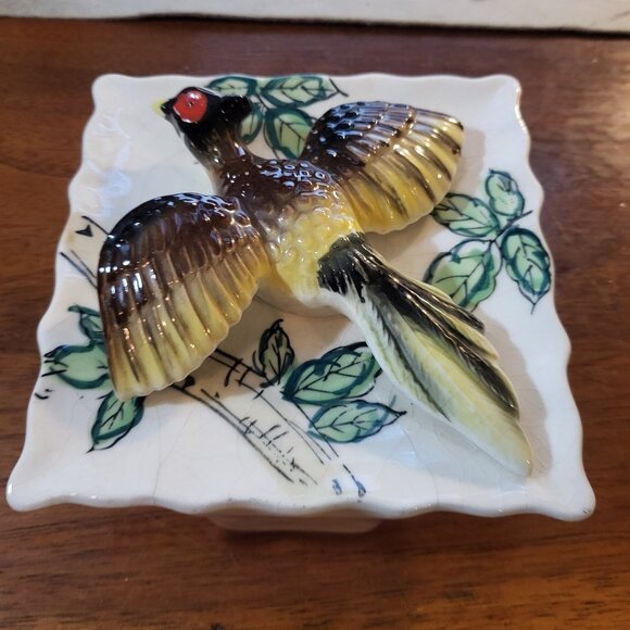 VINTAGE WALL POCKET WITH 3D CERAMIC - Picture 1 of 2